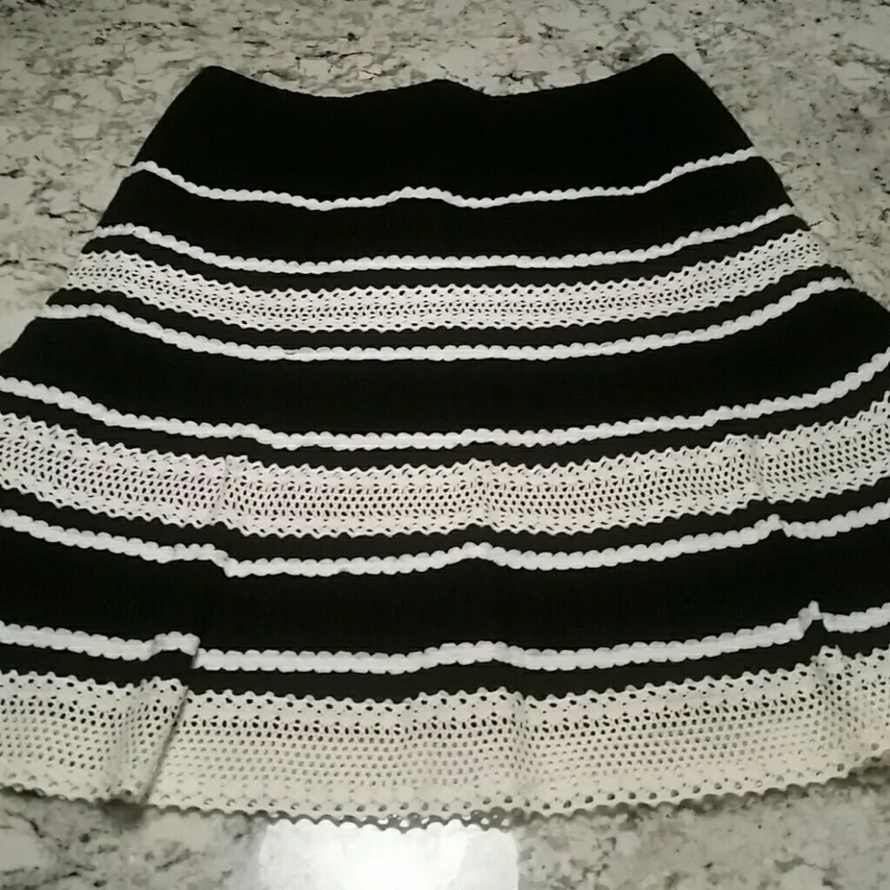 TALBOTS Black A line Skirt Lace Ric Rac EUC 10 B7